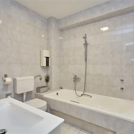 King Apartment *