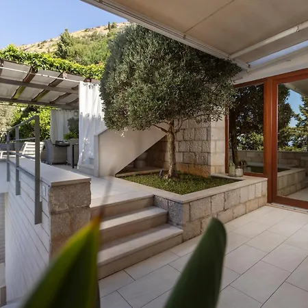 King * Ντουμπρόβνικ